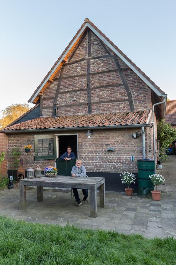 Aan De Holle Weg. Zeer Landelijk Gelegen Verbouwde Stal Tot Woning Nuth 외부 사진